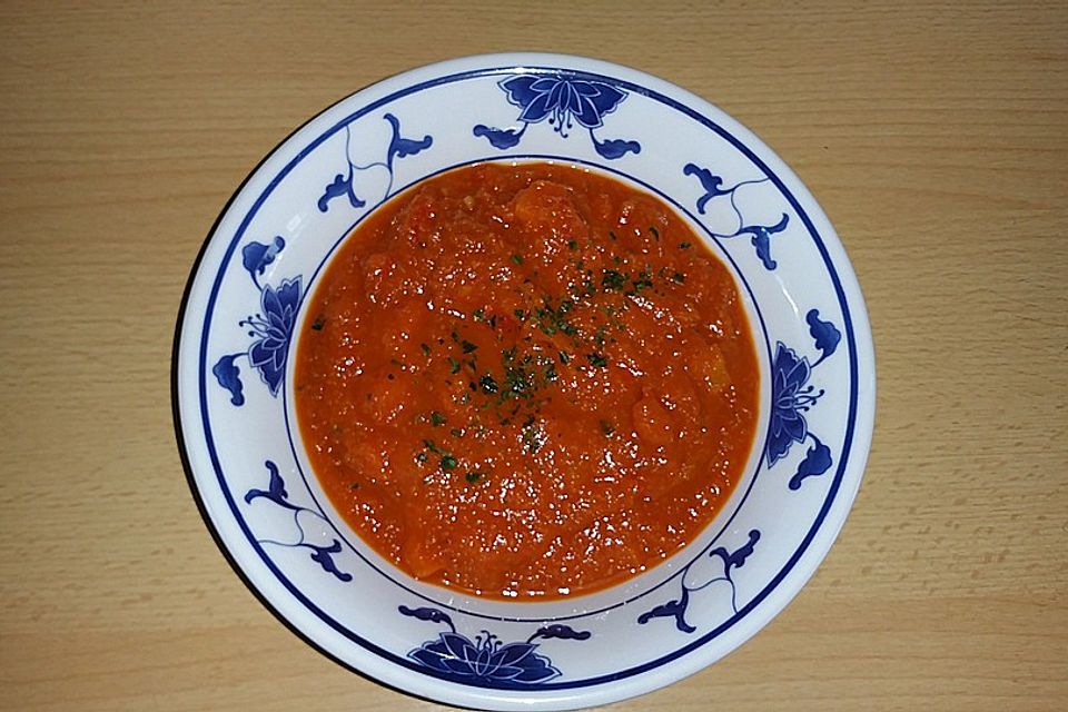 Fruchtige Tomaten-Gemüsesuppe