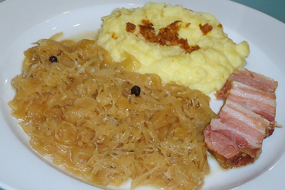 Sauerkraut mit Apfel und Schweinebauch