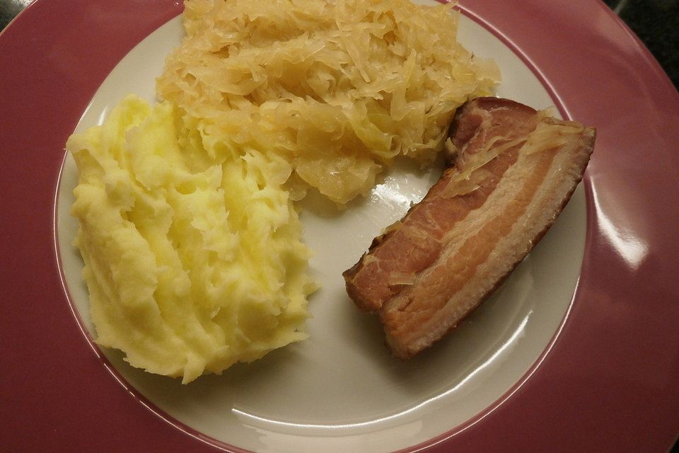 Sauerkraut mit Apfel und Schweinebauch