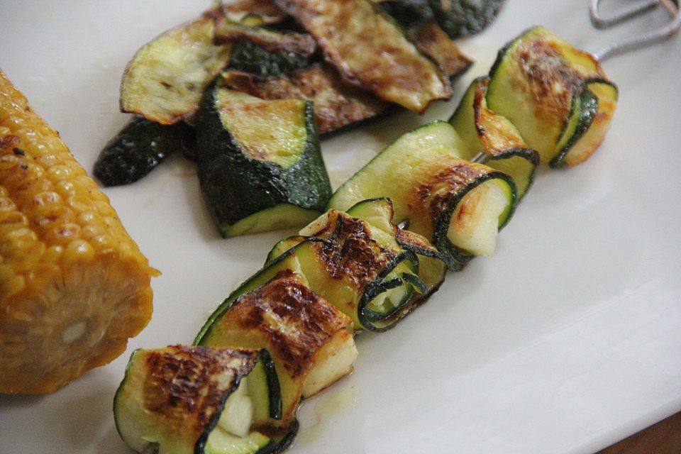 Zucchini-Halloumi Spieße