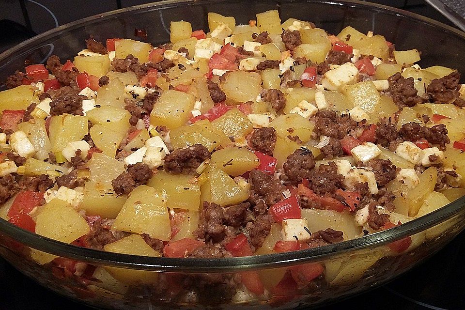 Kartoffelauflauf mit Hackfleisch, Tomaten und Feta