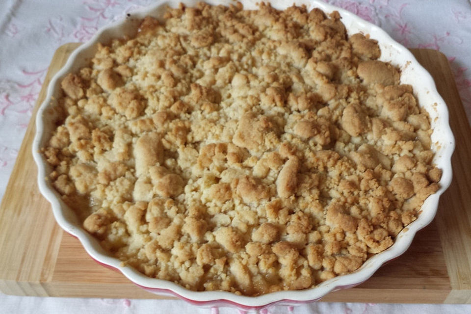 Vanille-Apfelcrumble mit Mandelstreuseln