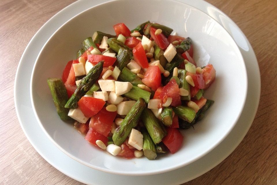 Grüner Spargelsalat mit Balsamico-Vinaigrette