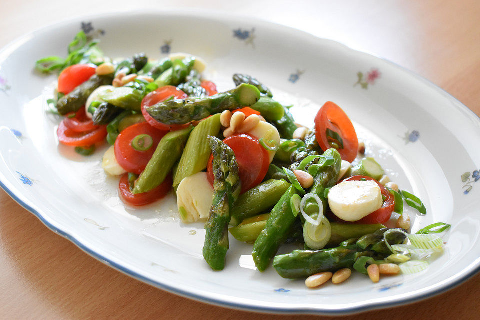 Grüner Spargelsalat mit Balsamico-Vinaigrette