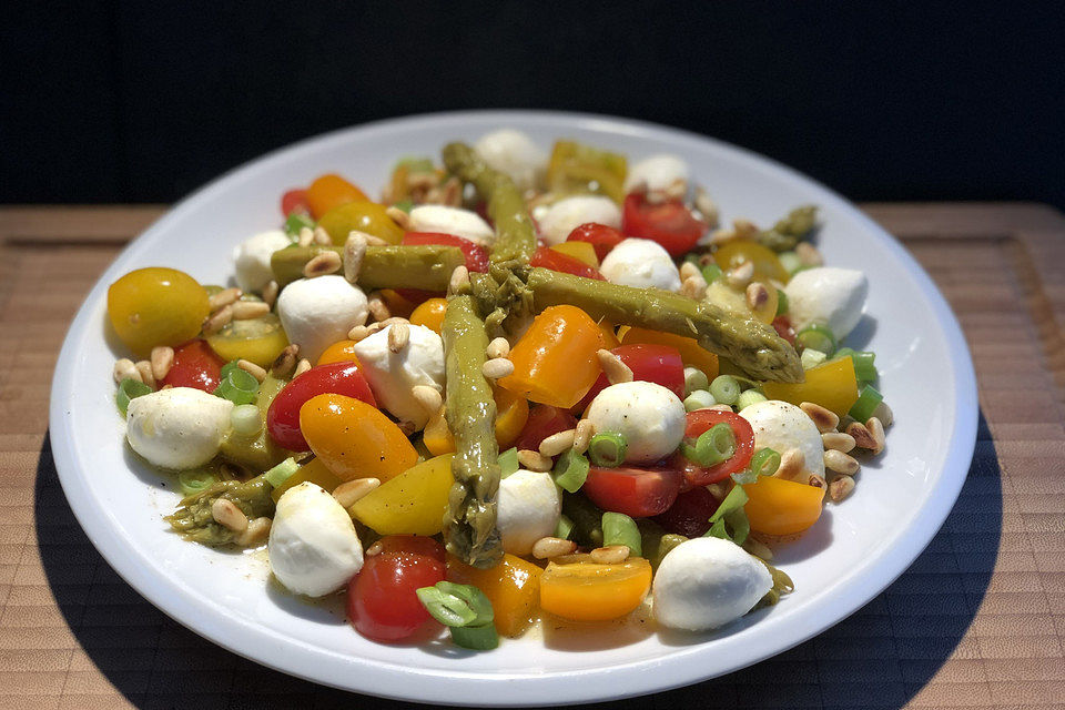 Grüner Spargelsalat mit Balsamico-Vinaigrette