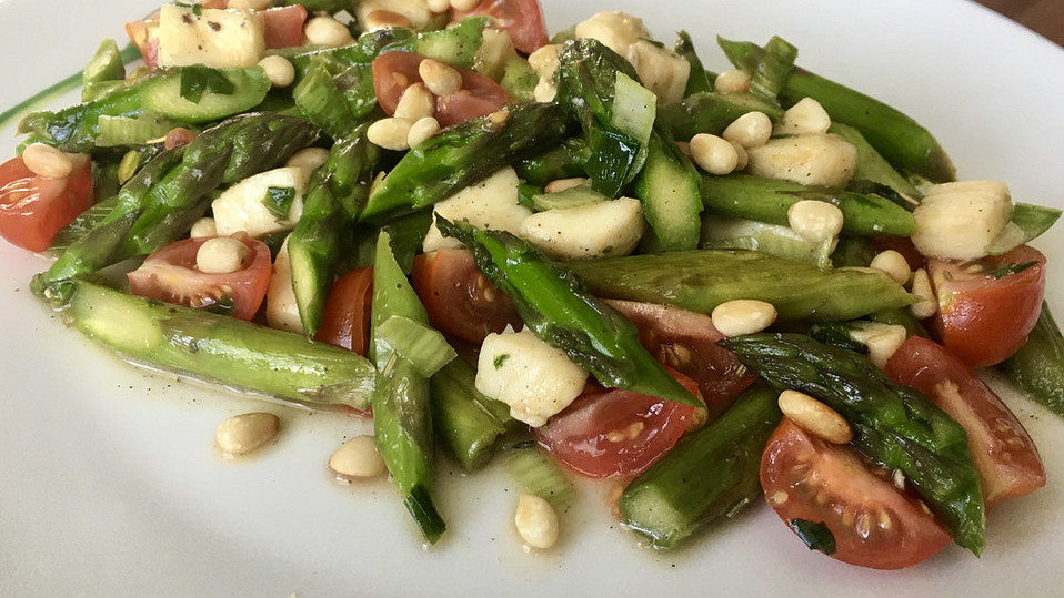 Grüner Spargelsalat mit Balsamico-Vinaigrette von Nabster Grüner Spargelsalat mit Balsamico-Vinaigrette von Nabster