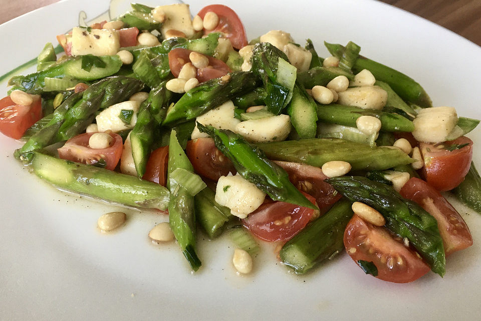 Grüner Spargelsalat mit Balsamico-Vinaigrette