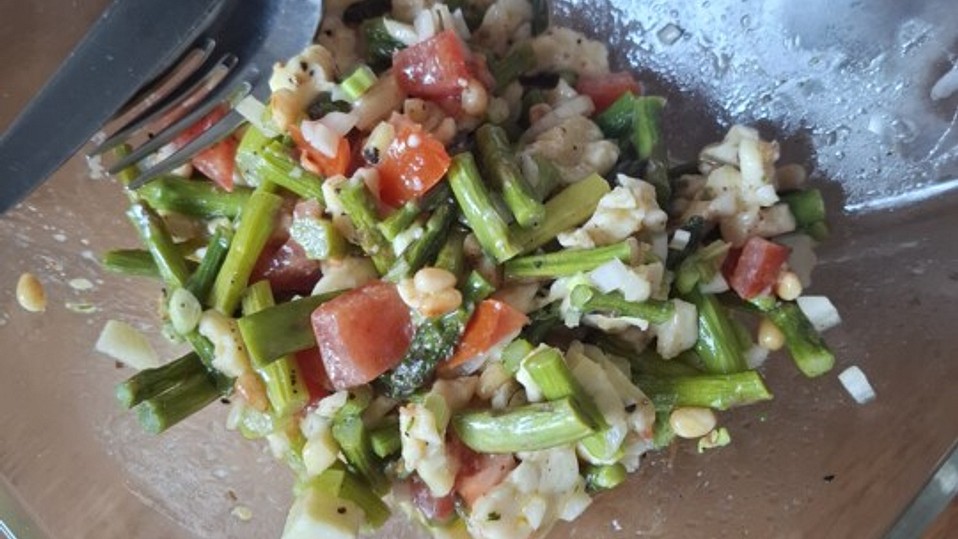 Grüner Spargelsalat mit Balsamico-Vinaigrette von Nabster Grüner Spargelsalat mit Balsamico-Vinaigrette von Nabster