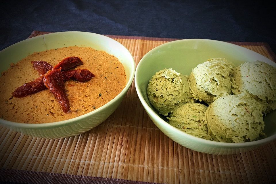 Zweierlei Hummus: Getrocknete Tomate und Avocado