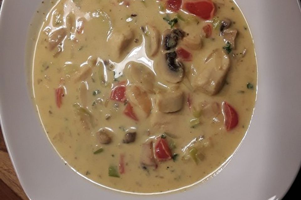 Hähnchen-Curry-Lauch-Suppe