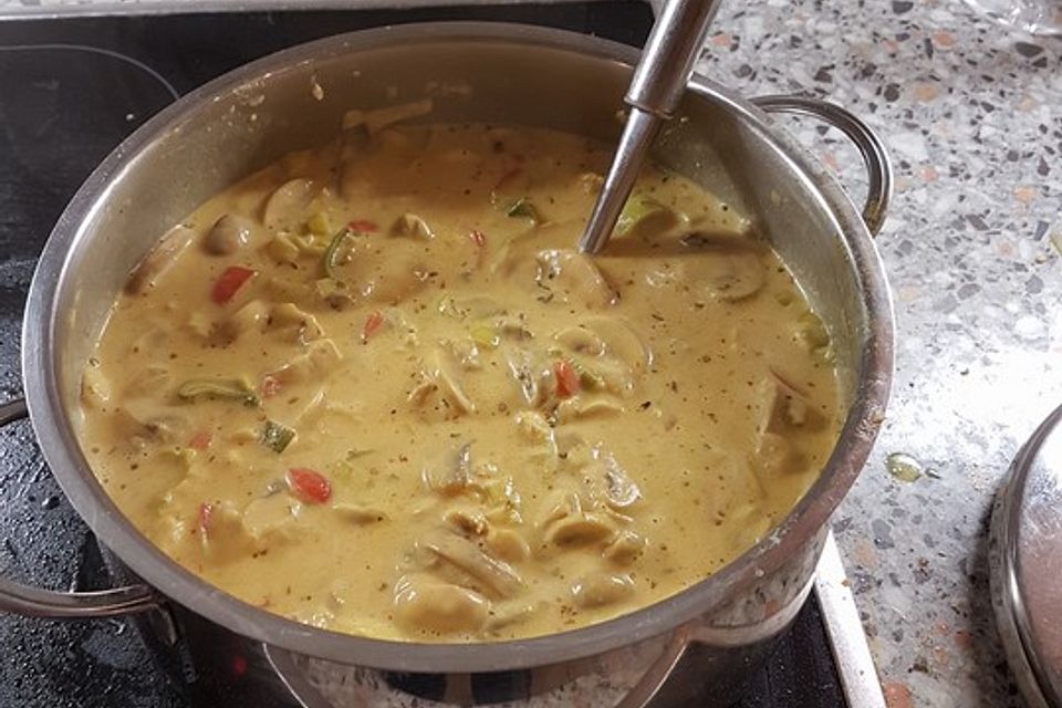 Hähnchen-Curry-Lauch-Suppe