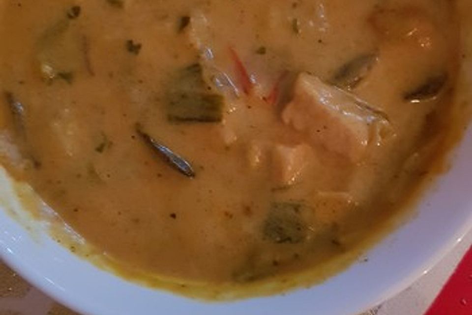 Hähnchen-Curry-Lauch-Suppe