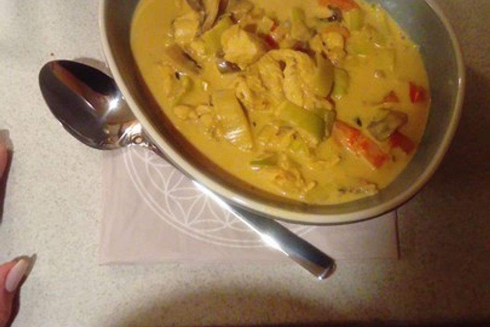 Hähnchen-Curry-Lauch-Suppe