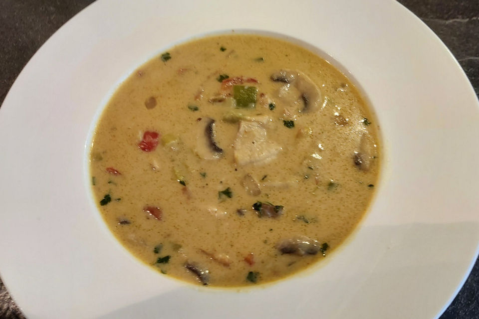 Hähnchen-Curry-Lauch-Suppe