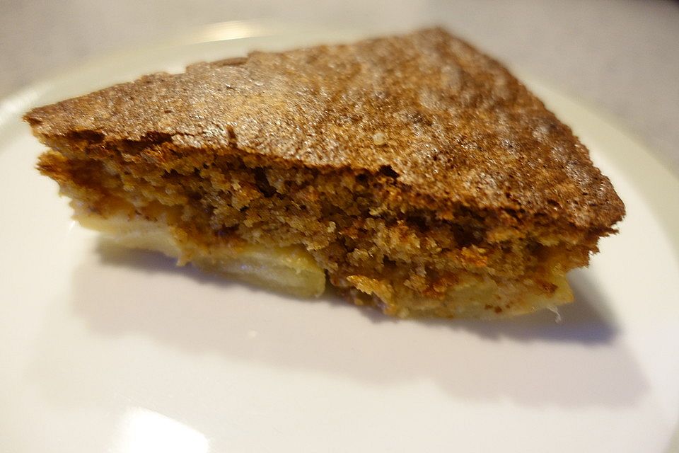 Amarettikuchen mit Äpfeln und Birnen