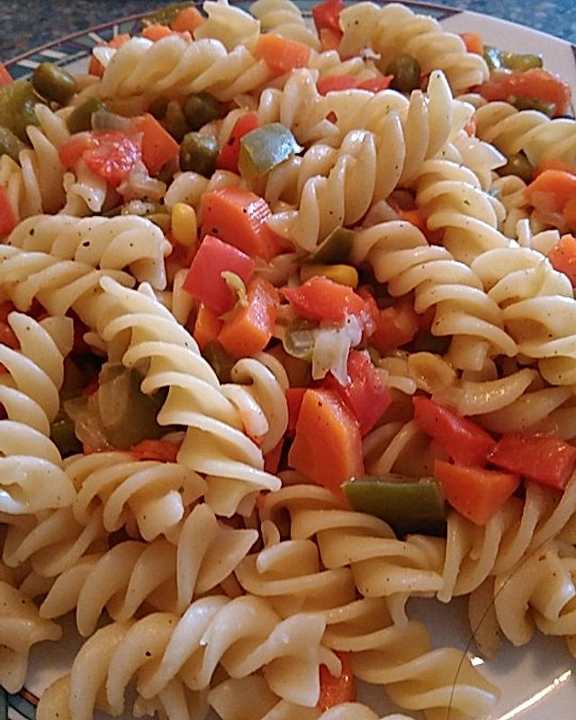 Spaghetti mit Gemüse und Mandelmus