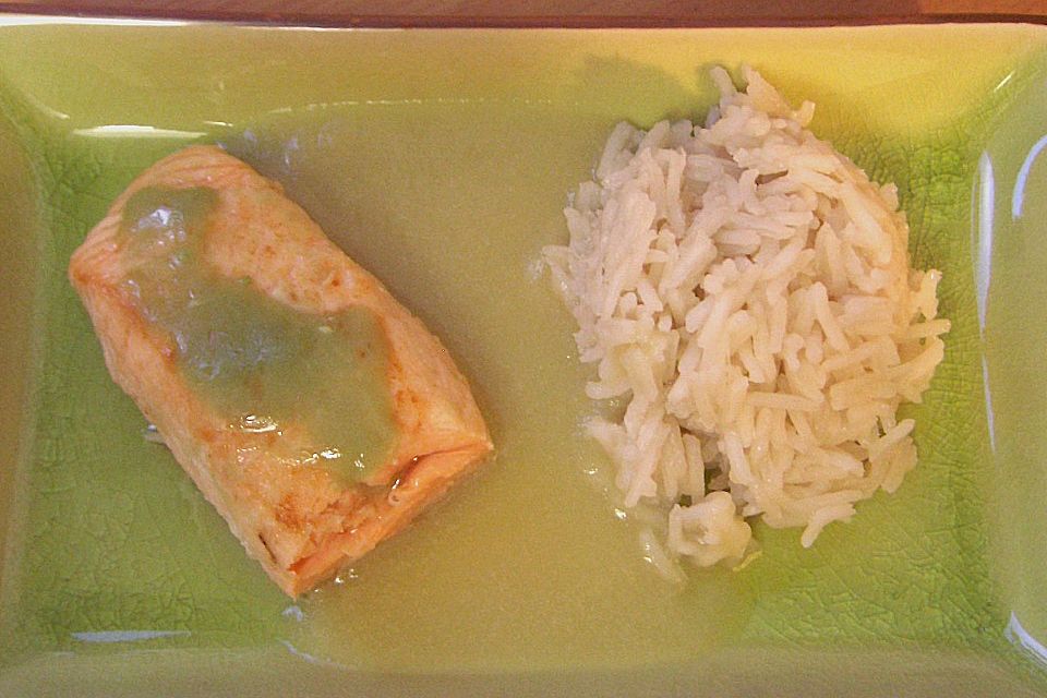 Wildlachs mit Wasabi, Apfelsauce und schwarzem Reis