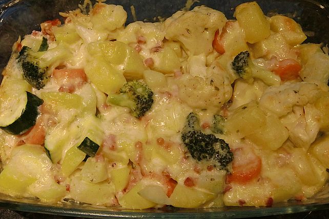 Überbackener Gemüseauflauf mit Kartoffeln und Baconstreifen von Banjo77 ...