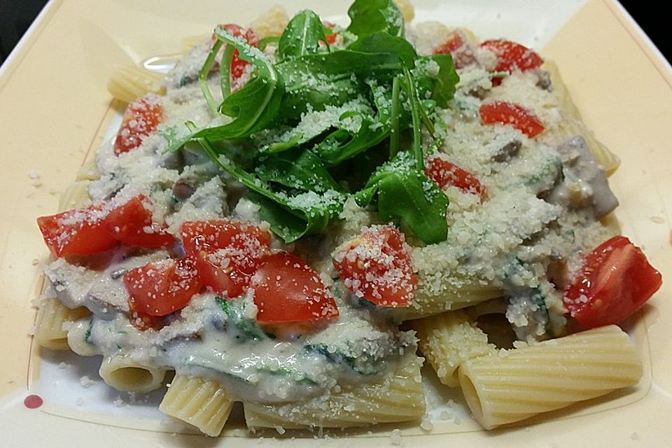 Rigatoni in veganer Champignon-Mandelcreme