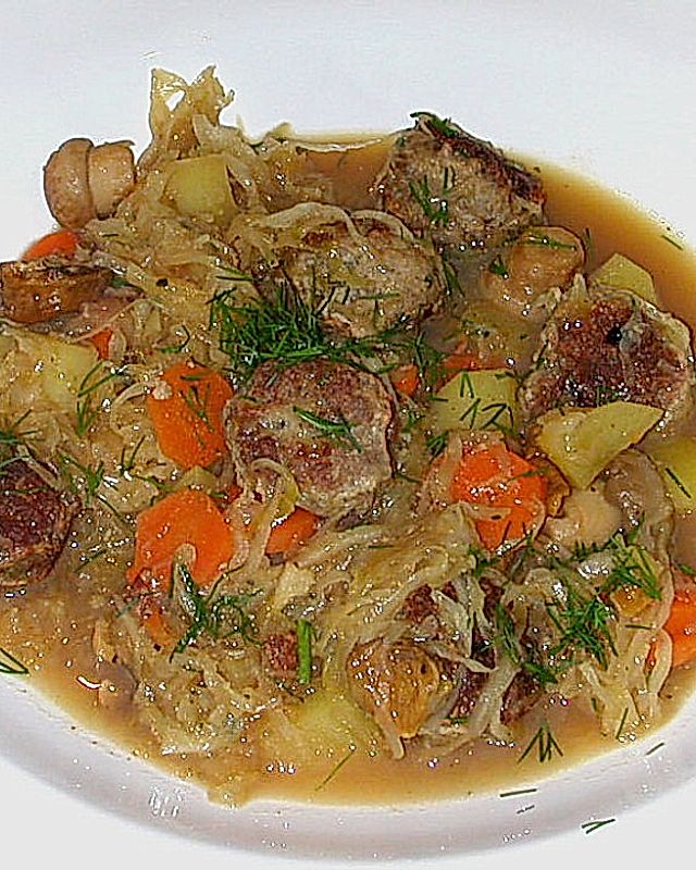 Sauerkrauttopf mit Pilzen