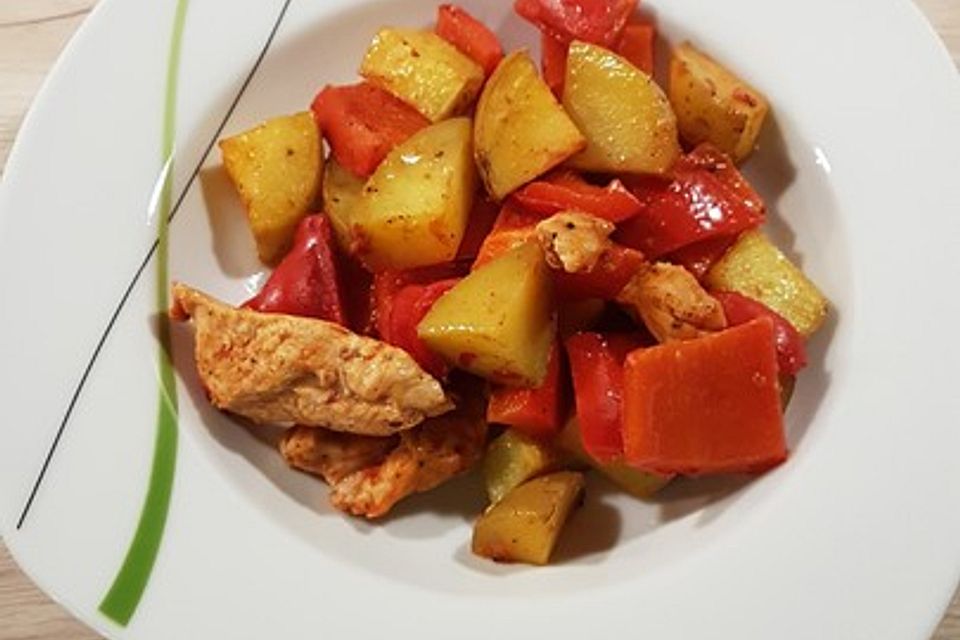 Paprika-Kartoffelgemüse vom Blech mit einem Sesamdip