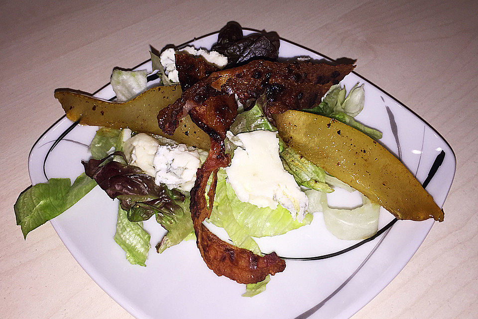 Salat mit karamellisierten Birnen, Pancetta und Blauschimmelkäse