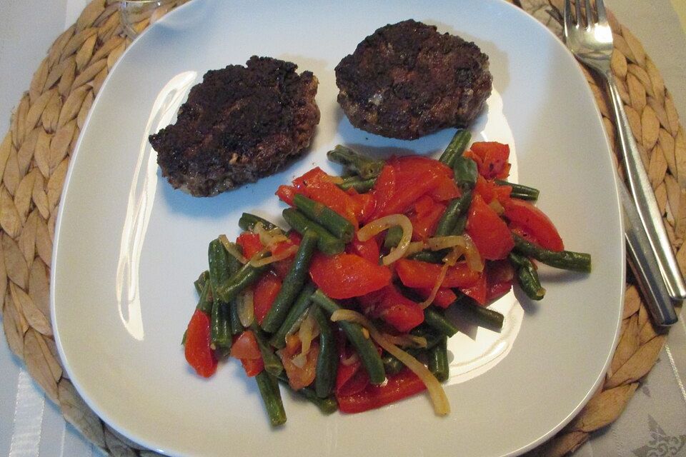 Grüne Bohnen mit Paprika und Tomaten