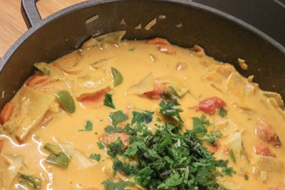 Weißkohl-Kartoffel-Curry mit Erdnüssen