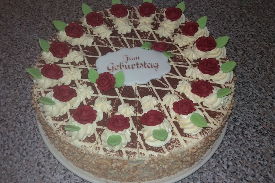 Buttercremetorte von Oma