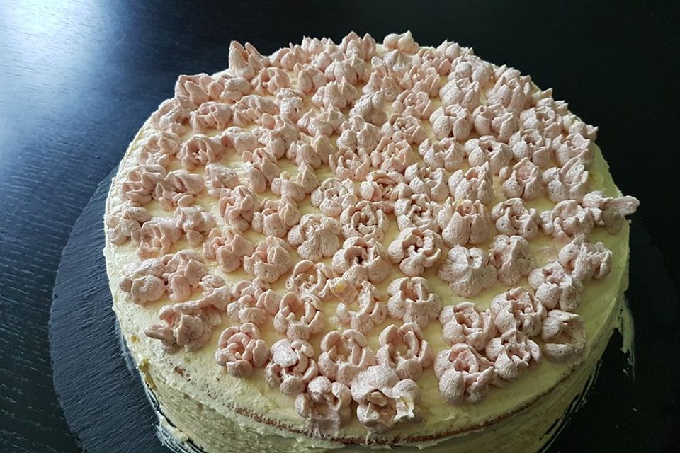 Buttercremetorte von Oma