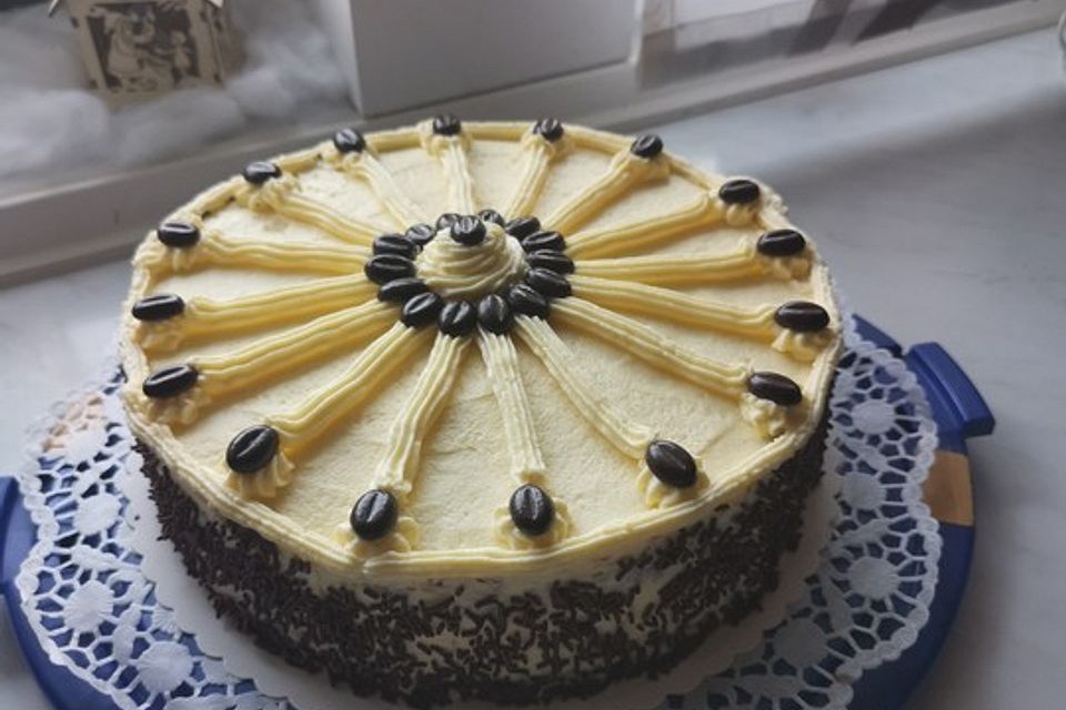 Buttercremetorte von Oma