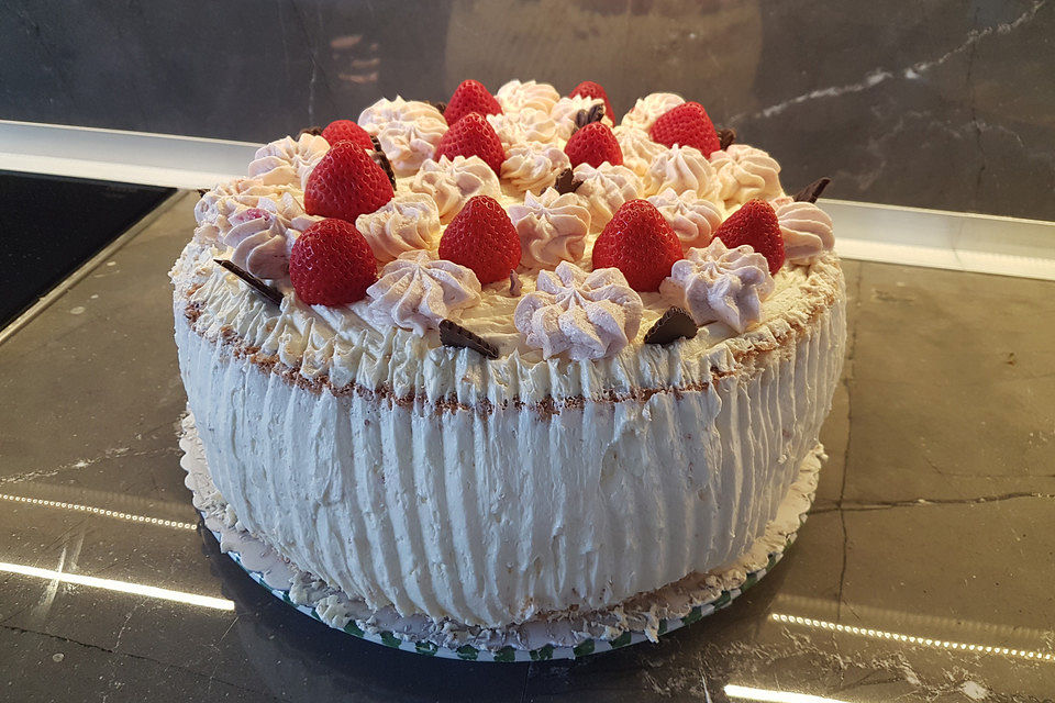 Buttercremetorte von Oma