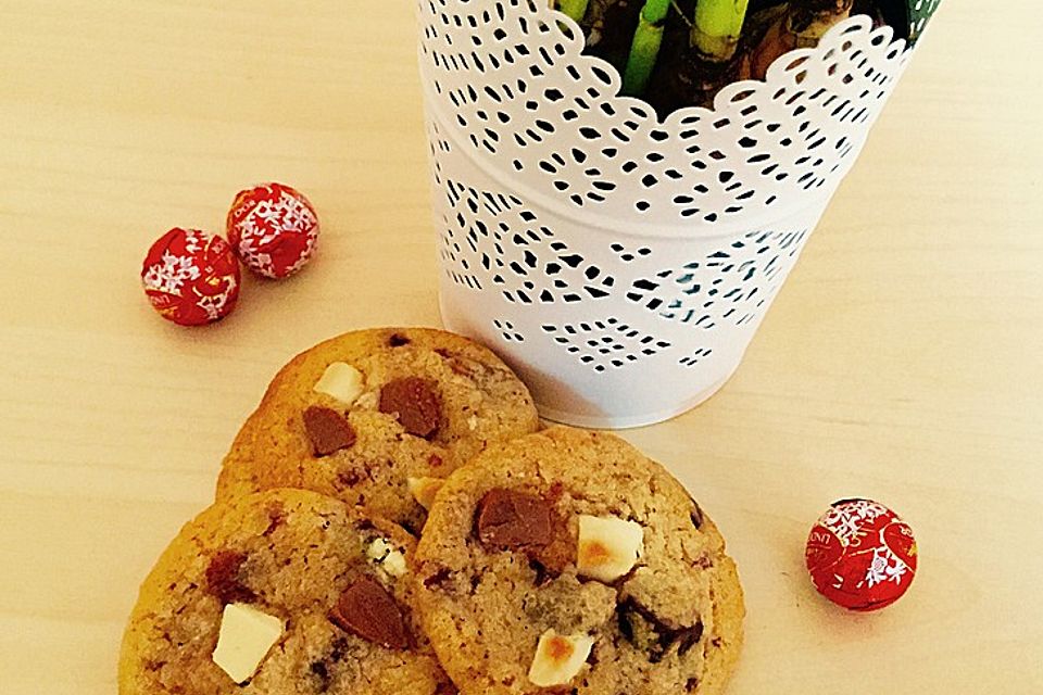 All American Triple-Chocolate-Chip-Cookies