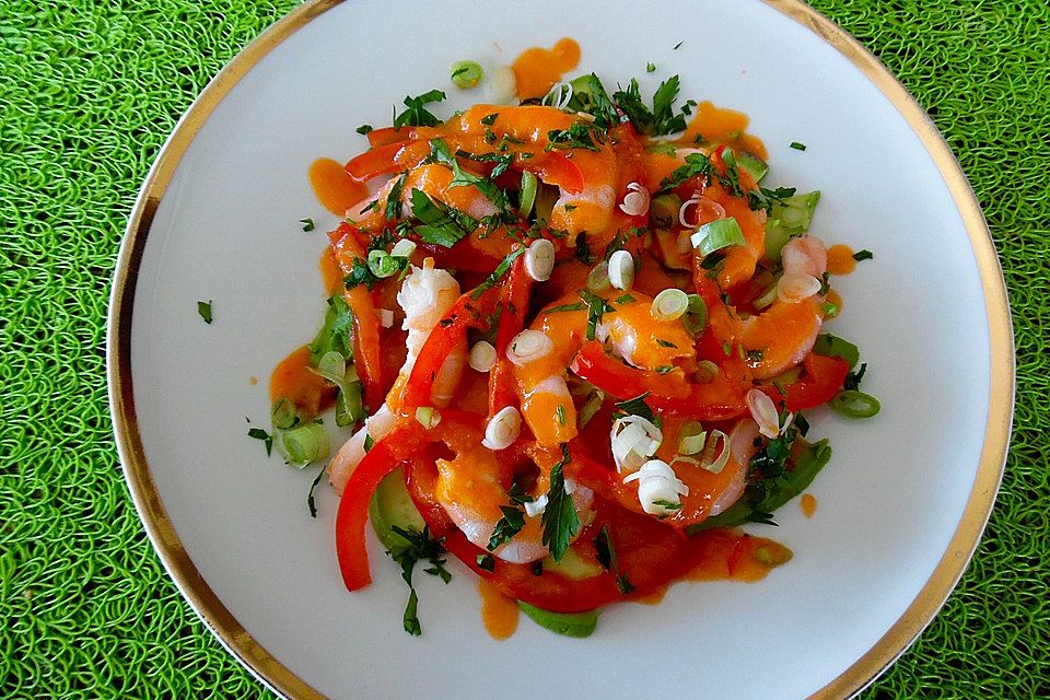 Avocado-Garnelensalat mit Tomatenvinaigrette