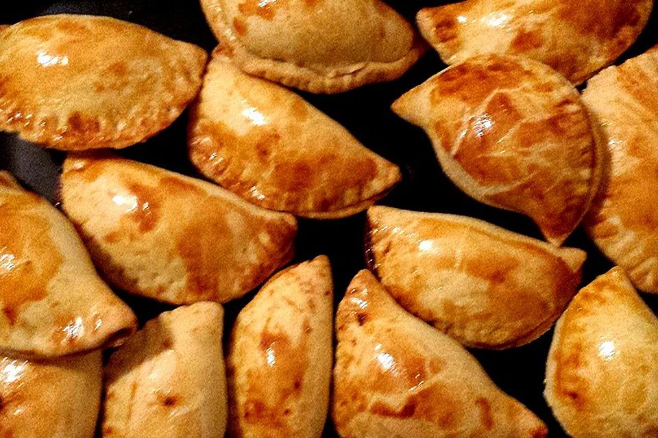 Empanadas mit Thunfisch-Paprika-Füllung