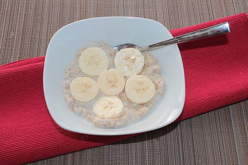 Haferkleie-Porridge mit Banane