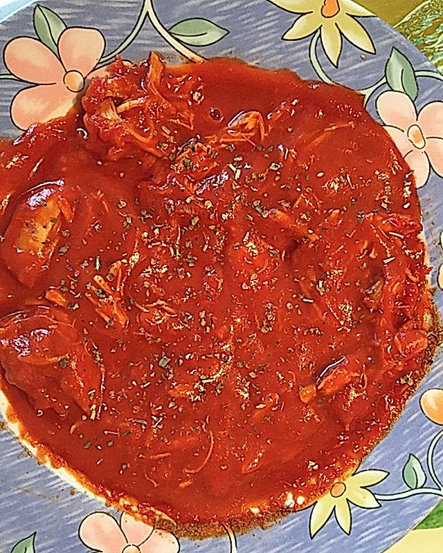 Süße chinesische Tomatensuppe mit Hähnchenfleisch