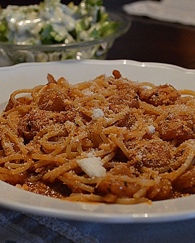 Scharfe Spaghetti mit Scampis in Tomaten-Weißweinsoße