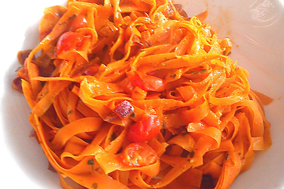 Gebratene Möhrenspaghetti Gebratene Möhrenspaghetti