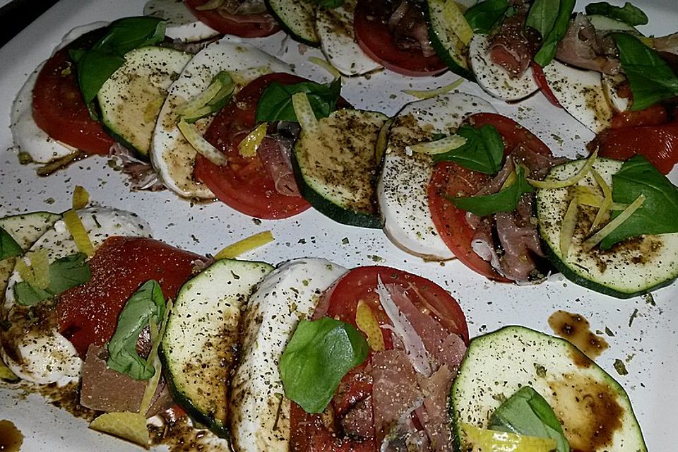 Tomate-Mozzarella-Zucchini-Parma Carpaccio