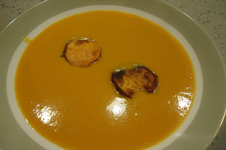 Süßkartoffelsuppe mit Kokosmilch, Vanille und Zimt