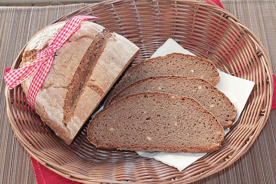 Dinkel-Weizenvollkornbrot mit 5 Kornschrot, Cashews und Traubenkernmehl