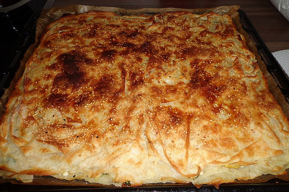 Blechbörek mit Spätzle-Nudeln