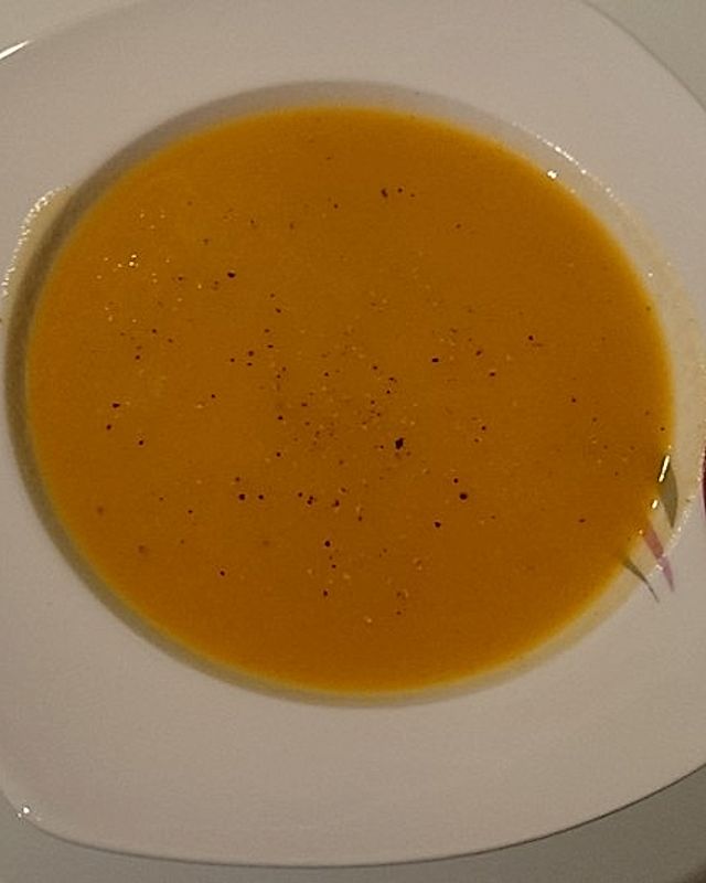 Einfache Paprika-Sellerie-Suppe