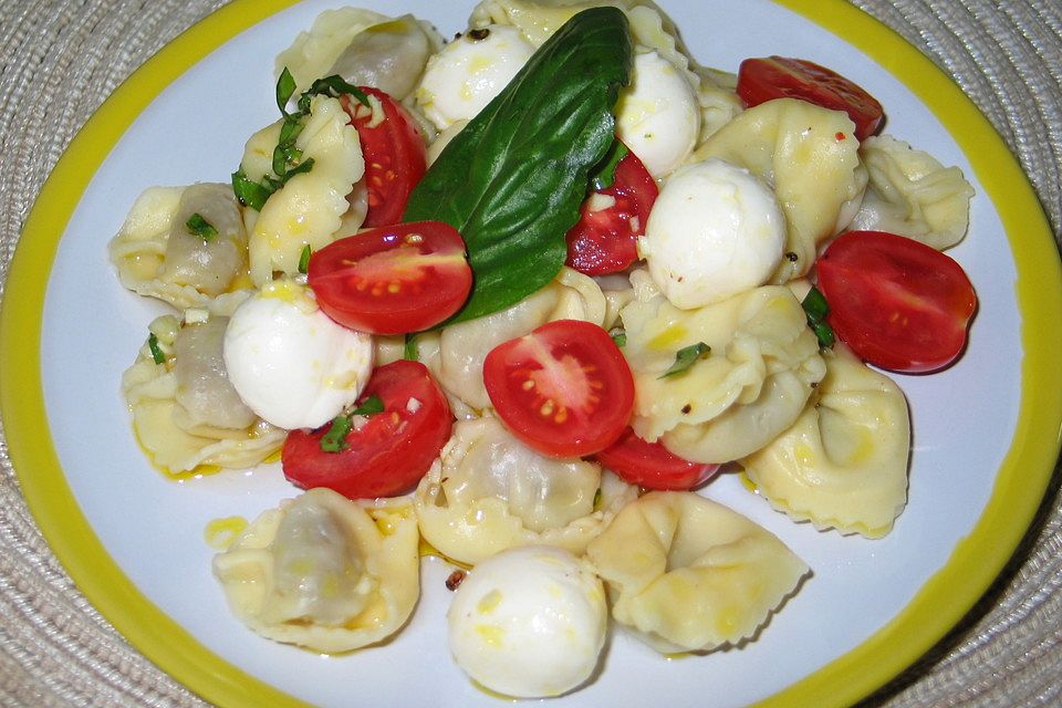 Tomaten-Tortellini-Salat