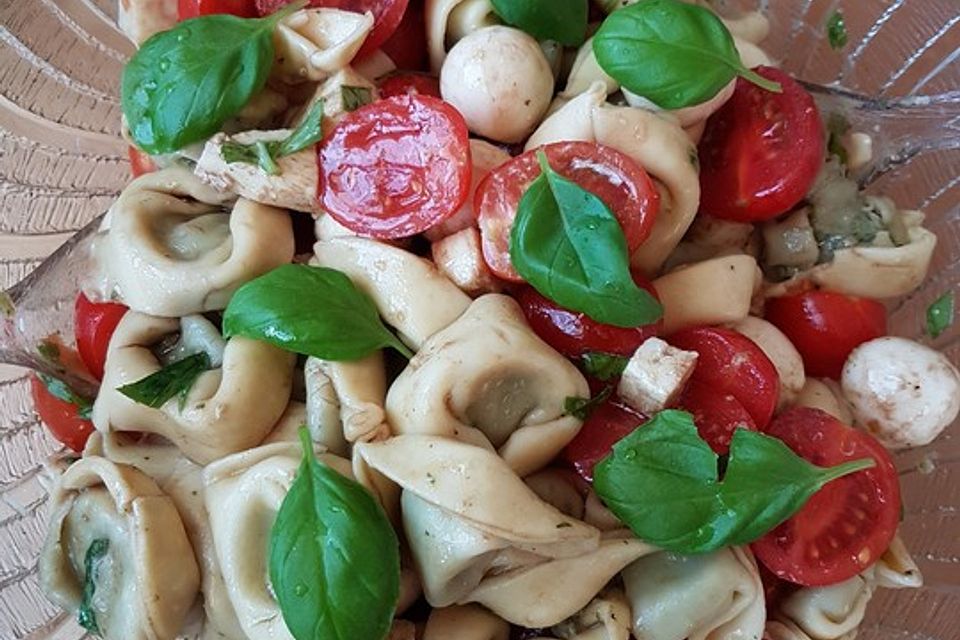 Tomaten-Tortellini-Salat