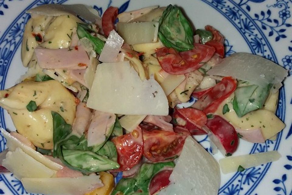 Tomaten-Tortellini-Salat