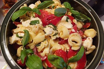Tomaten-Tortellini-Salat