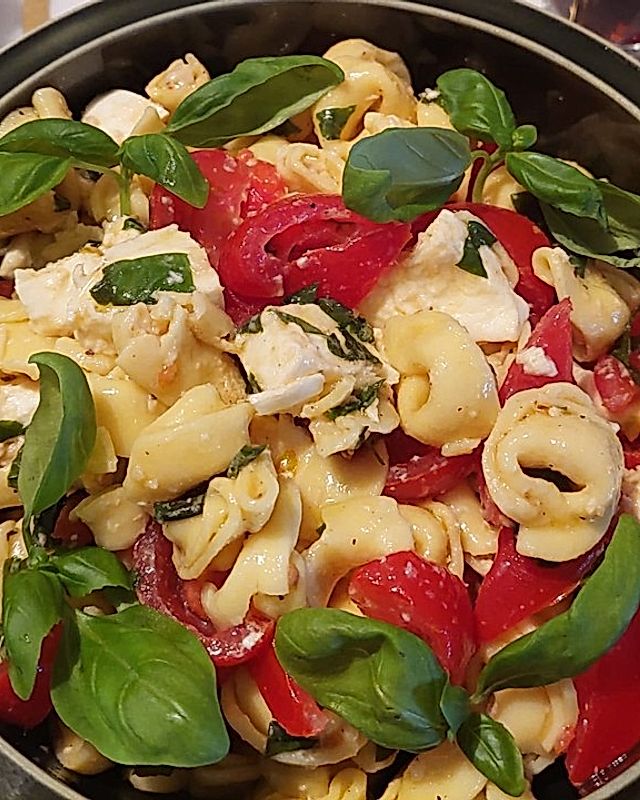 Tomaten-Tortellini-Salat