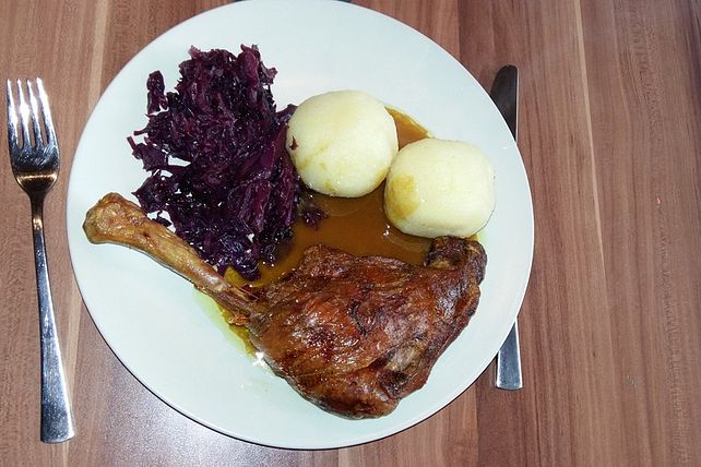 Gänsekeulen aus dem Ofen mit Zimt-Rotwein-Sauce von Tiniyani17| Chefkoch